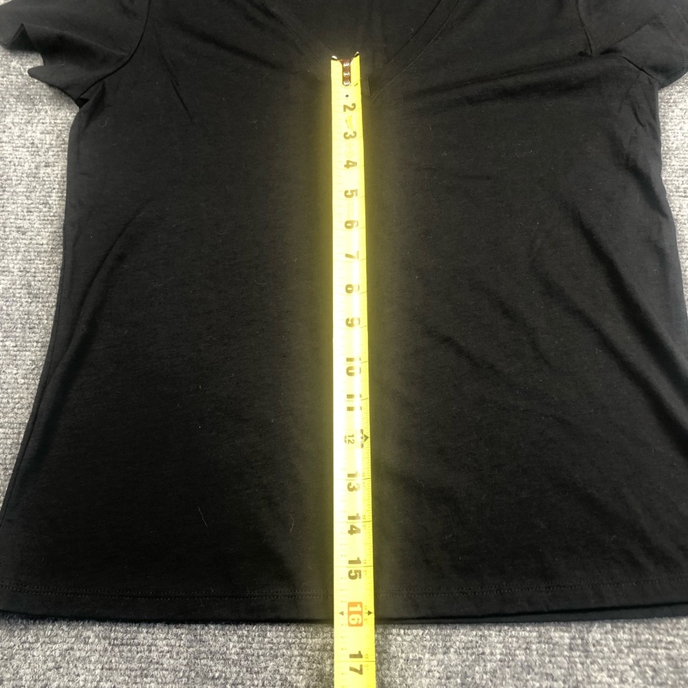 Vince Women's Essential Pima Cotton V-Neck Tee - Picture 3 of 9